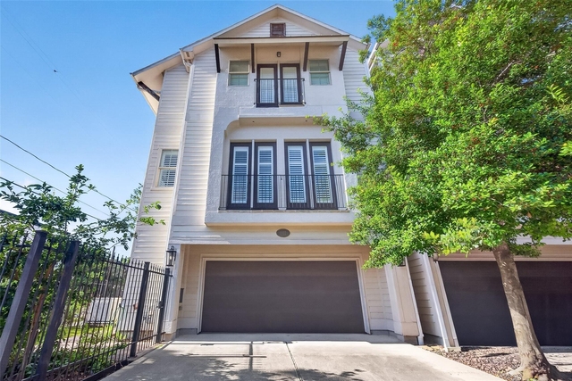 1102 W 15th Street - Photo 1