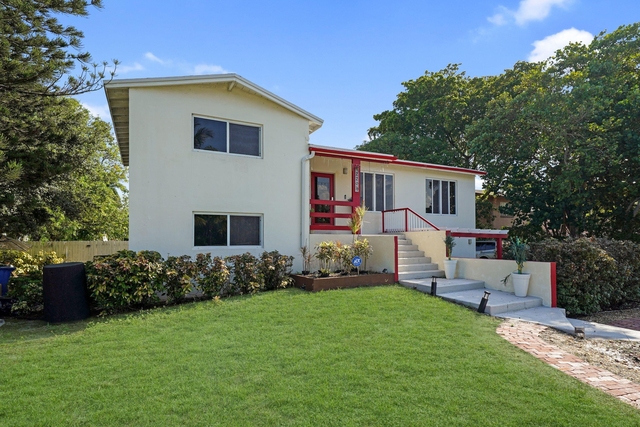 220 Nw 42nd Street - Photo 1