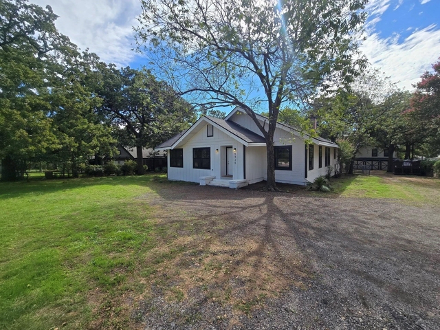 4824 Meadowbrook Drive - Photo 1