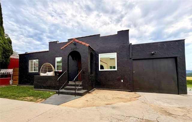2245 Pine Avenue - Photo 1