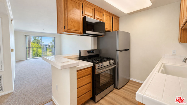 4501 Cedros Avenue - Photo 1