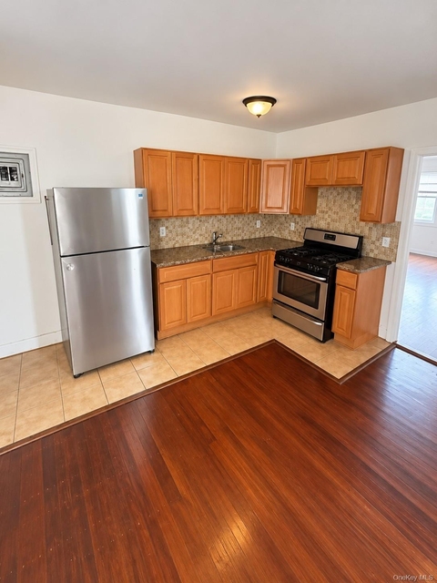 587 Southern Parkway - Photo 1