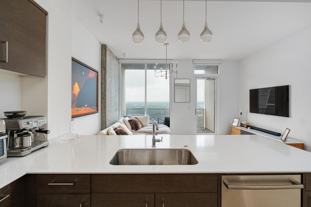 301 West Ave - Photo 1