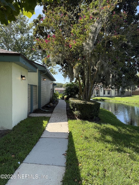 1702 Challenger Court W - Photo 1
