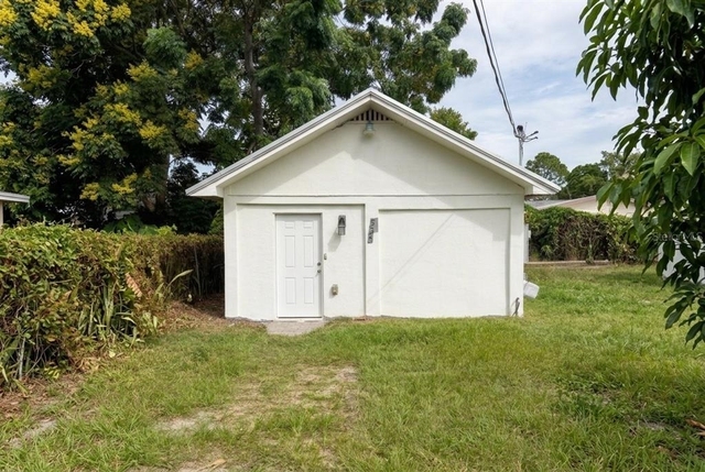 337 Avenue E Se - Photo 1