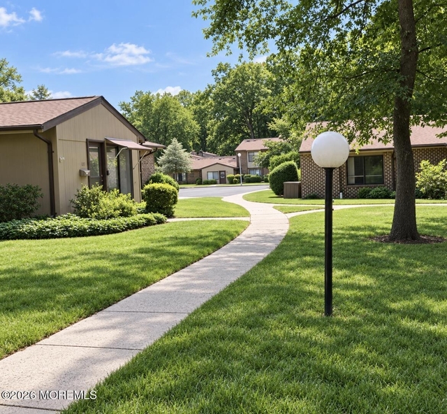 121 Lexington Court - Photo 1