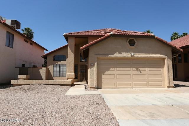 924 E Manor Drive - Photo 1
