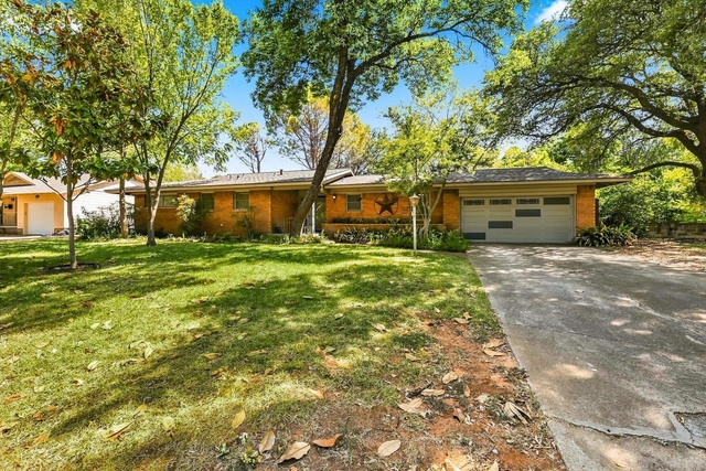 204 University Drive - Photo 1