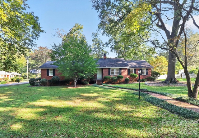 130 W Oak Street - Photo 1