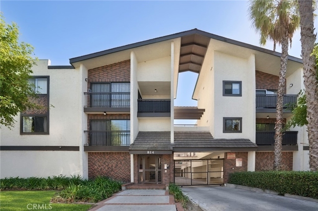 814 E Windsor Avenue - Photo 1