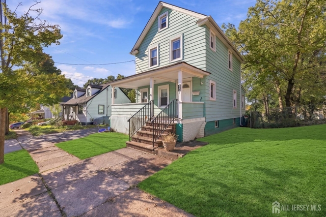 208 S 8th Avenue S - Photo 1