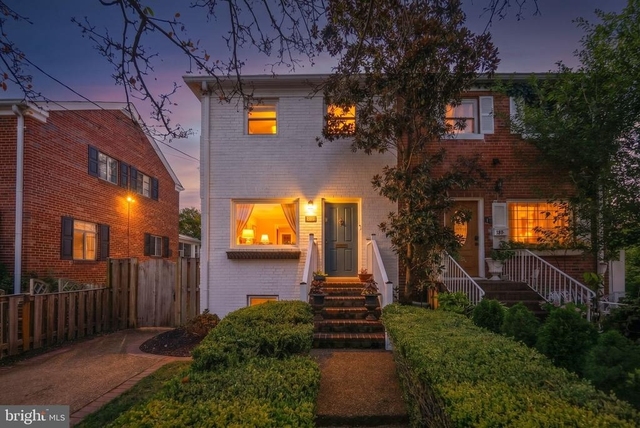 19 E Custis Avenue - Photo 1