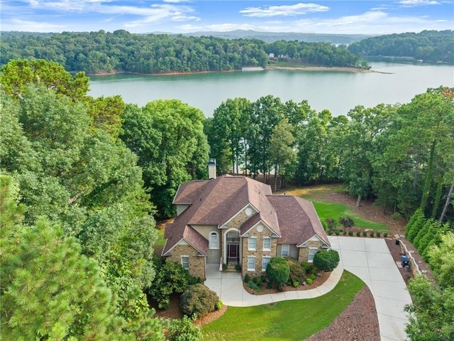 2819 Ne Point Overlook - Photo 1