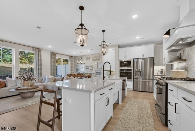 12 Court Ln - Photo 1