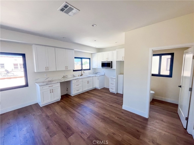 661 W.11th St - Photo 1