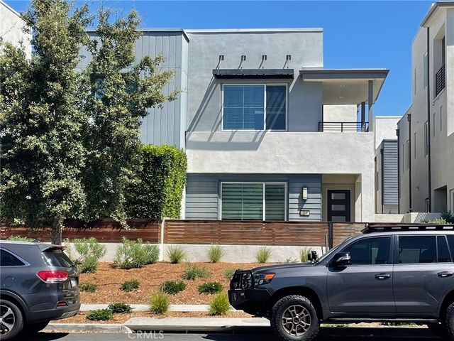 213 Paramount - Photo 1