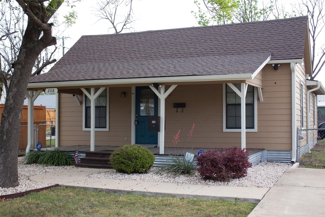 208 Shaw St - Photo 1