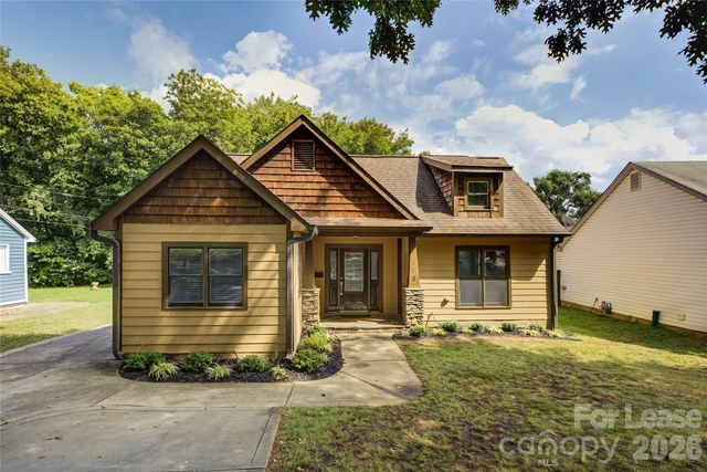 448 N Summit Avenue - Photo 1