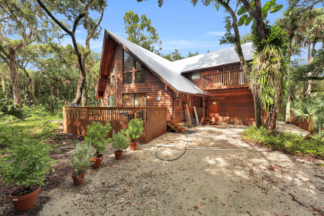 16747 95th Avenue N - Photo 1