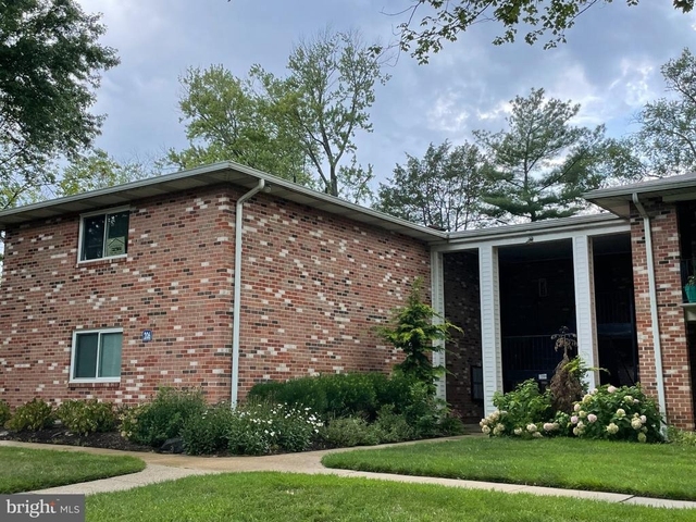206 Victor Parkway - Photo 1