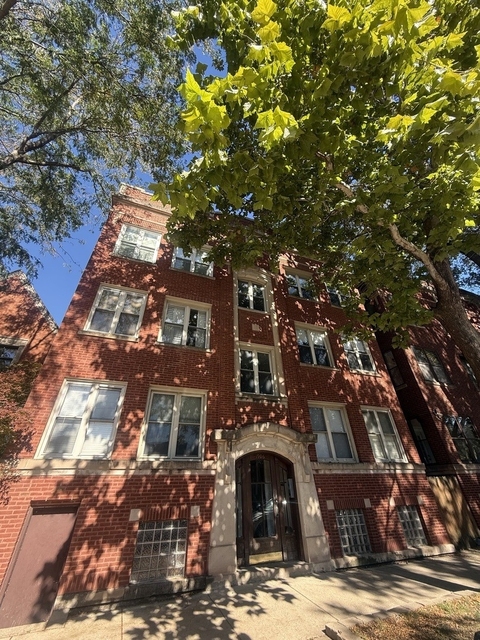 1906 W Byron Street - Photo 1