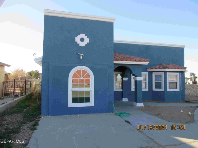 1499 Enrique Perez Circle - Photo 1