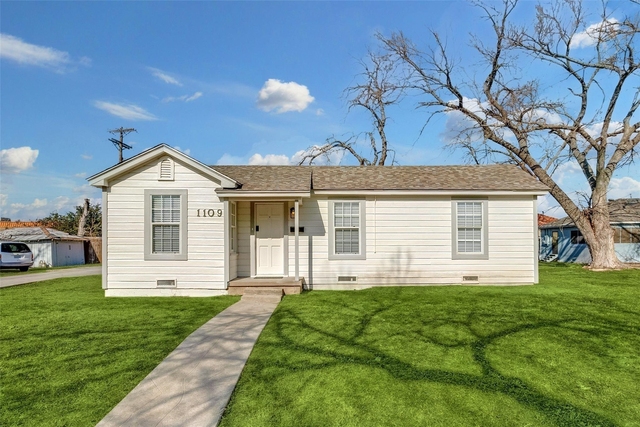 1109 W Avenue A - Photo 1
