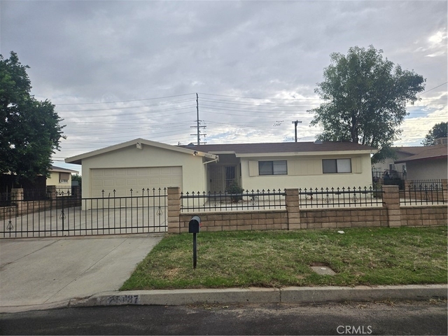 25437 Edgemont - Photo 1