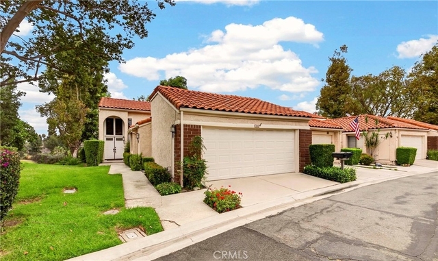 636 Colonial Circle - Photo 1