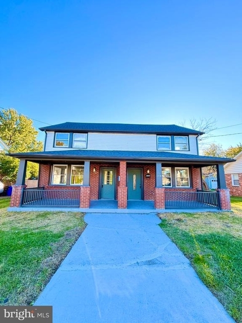 104 Irving Street - Photo 1
