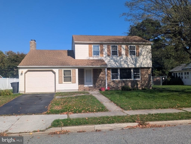 847 Woodcrest - Photo 1