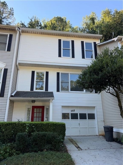 568 Stratford Green - Photo 1