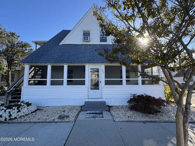 807 Grand Central Avenue - Photo 1