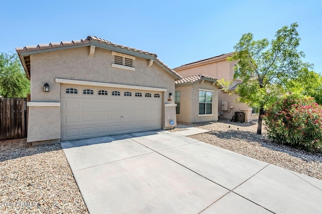 10017 W Raymond Street - Photo 1