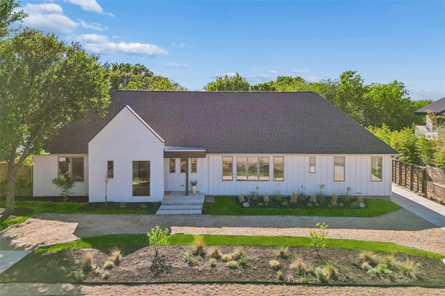 11131 Hillcrest Road - Photo 1