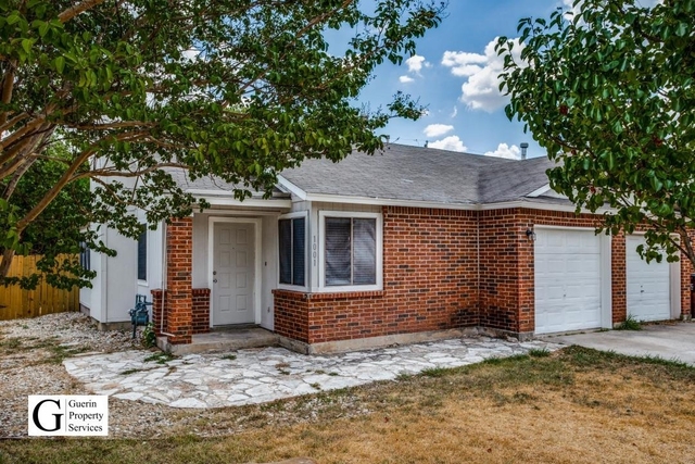 1001 Hyridge St - Photo 1