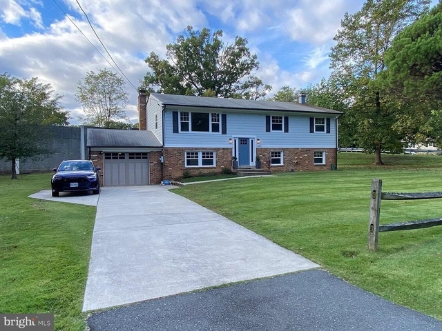 2300 Division Avenue - Photo 1