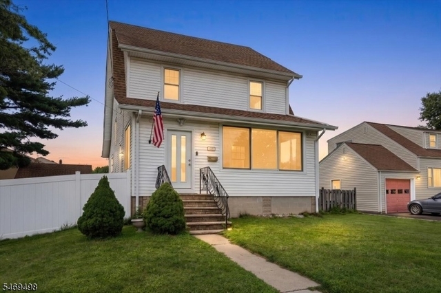 1320 Liberty Ave - Photo 1