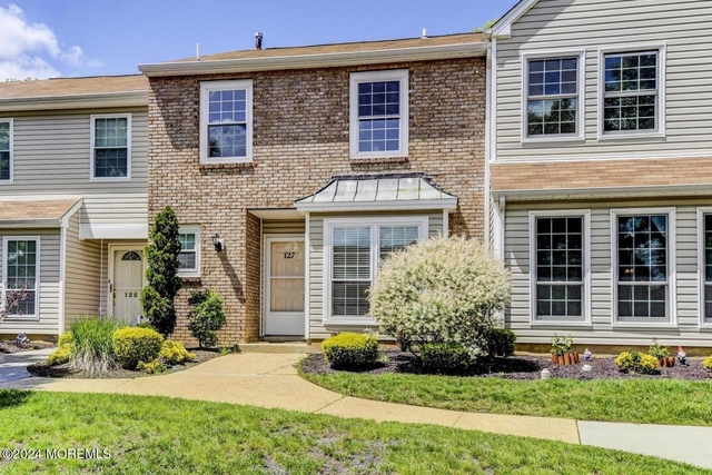 127 Bedford Place - Photo 1