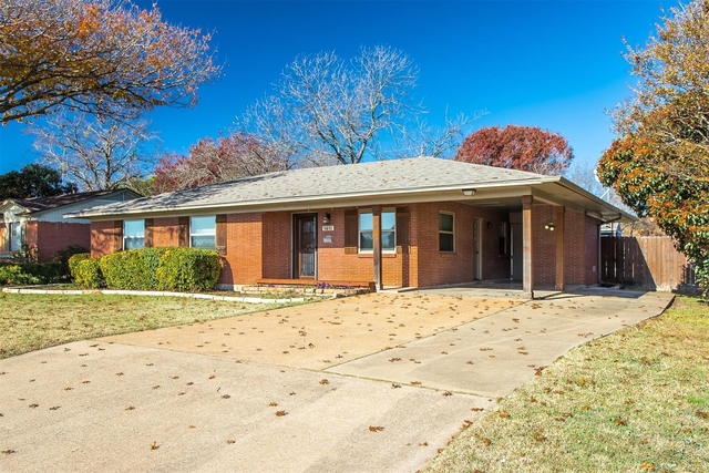 1811 Ferris Avenue - Photo 1