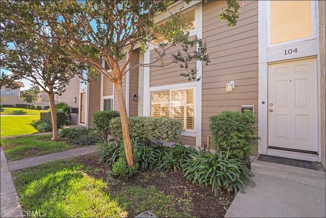 104 Oval - Photo 1