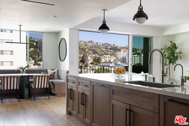 818 N Doheny Drive - Photo 1
