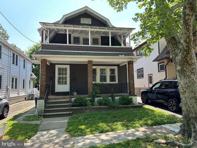 128 E Franklin Avenue - Photo 1