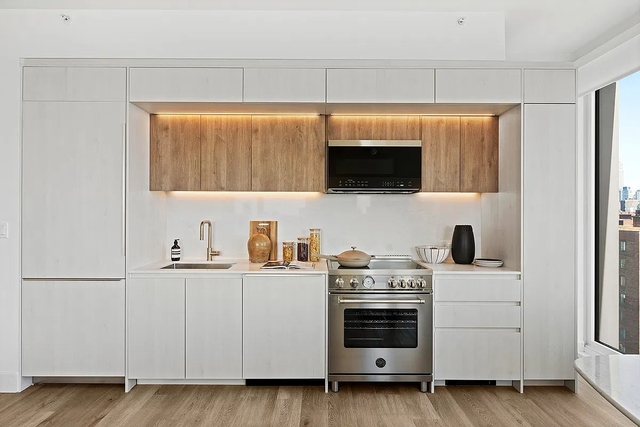 644 East 14th Street - Photo 1