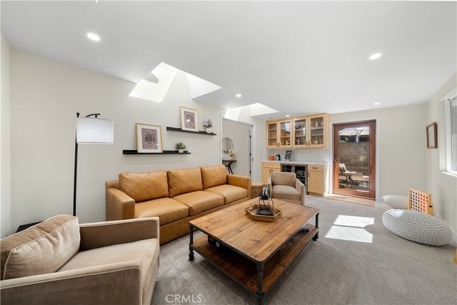 5010 Elmwood - Photo 1