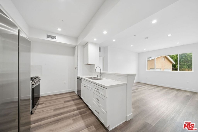 627 N Dillon Street - Photo 1
