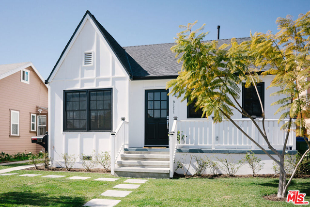 6111 S Harcourt Avenue - Photo 1