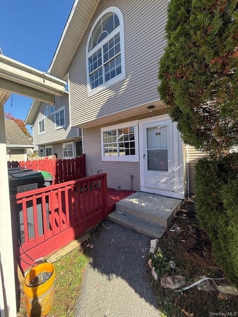 44 Brookside Drive W - Photo 1