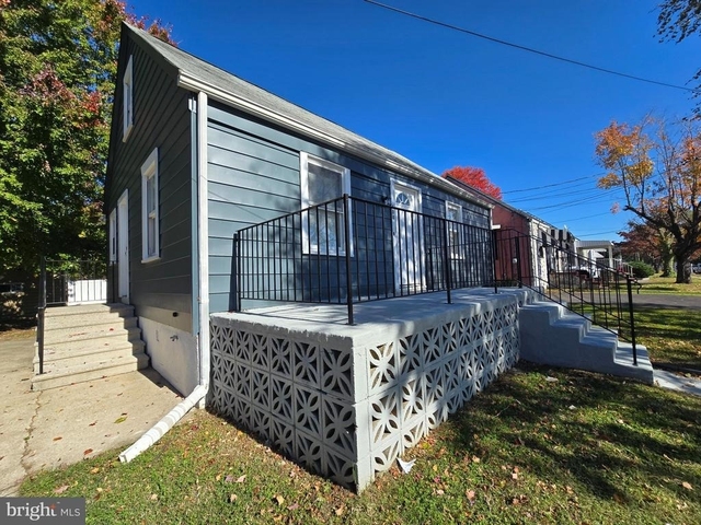 608 Parkinson Avenue - Photo 1