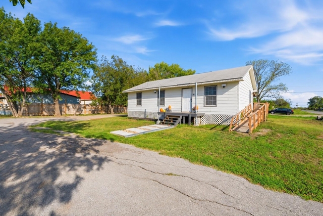309 E Parsons St - Photo 1